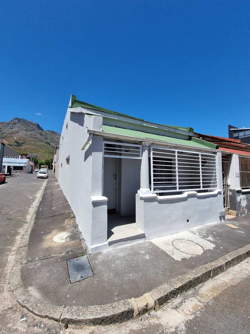 4 Bedroom Property for Sale in Zonnebloem Western Cape